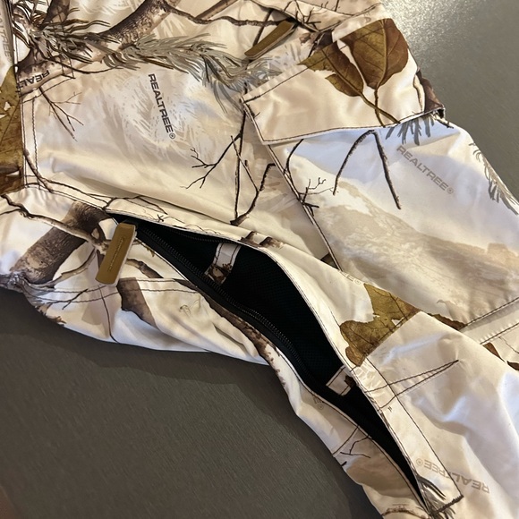 686 & Realtree Camo Waterproof Snow Pants - Picture 8 of 12